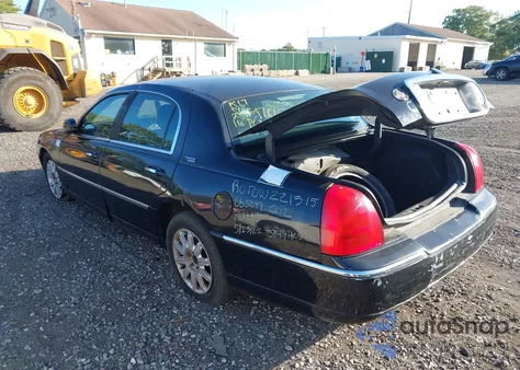 2008 Lincoln Town Car Signature Limited из США, поврежденный, VIN 2LNHM82V58X652779